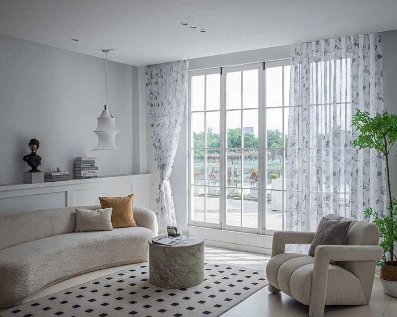 Doli Fabric Window Screen s potlačou pivonky so zlatým stredom