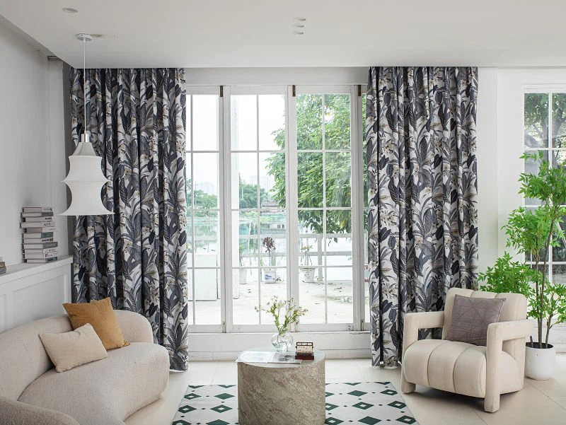 Ľanová záclona z prosa s potlačou vzoru veľkých listov