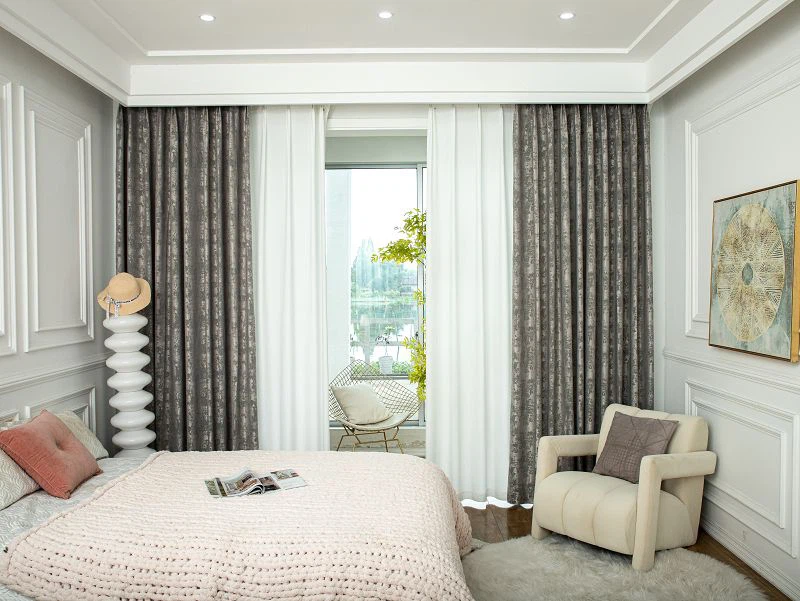 Závesová tkanina s bielym žakárovým vzorom